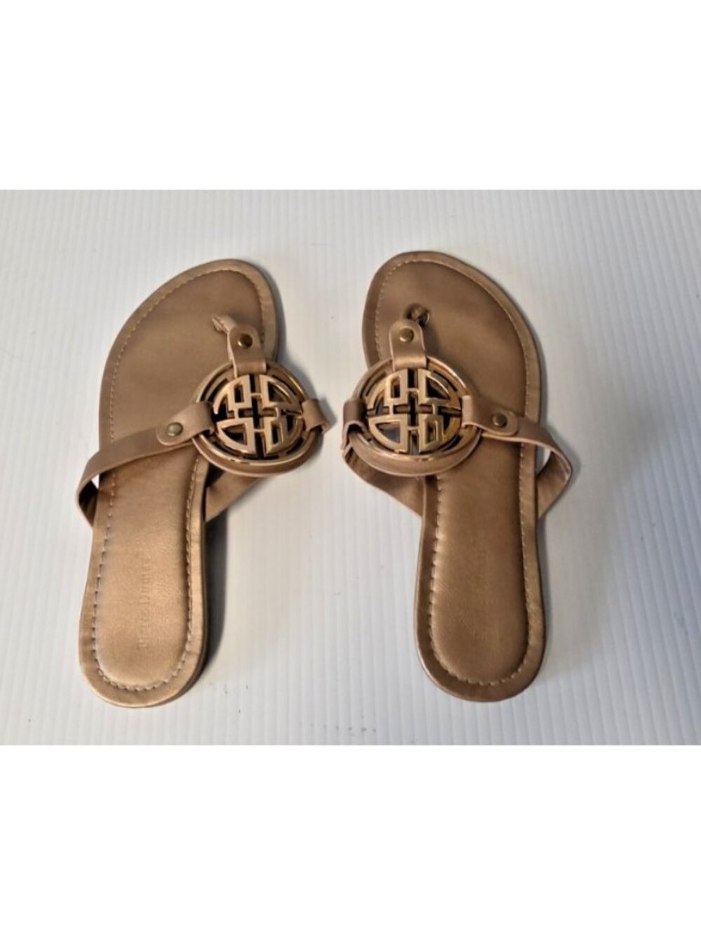 Pierre Dumas Women's Flat Thong Vegan Sandals Rose Gold Size 8